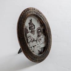 מסגרת סלע אובלית