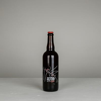 בקבוק בירה מלכה אדמונית
