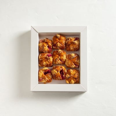 מגש מאפה ריקוטה ודובדבנים