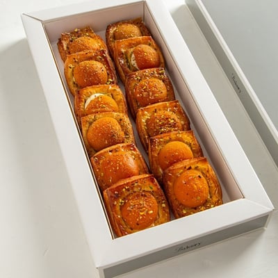 מגש מאפה ריקוטה משמש ופיסטוקים