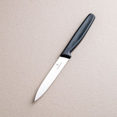 סכין ירקות משונן שחור VICTORINOX