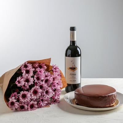 מארז פרחים, יין ועוגת שוקולד