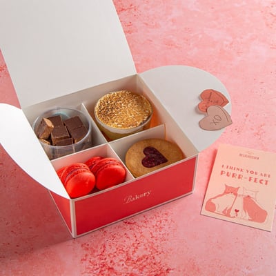 מארז קינוחים LOVE BOX