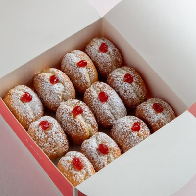 מארז 12 סופגניות תות