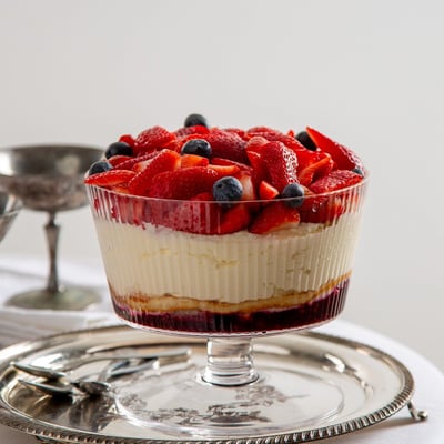 טרייפל תותים בגביע