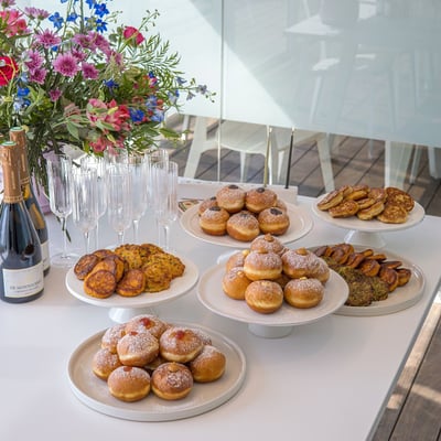 הדלקת נרות לחנוכה - סופגניות ולביבות