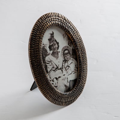 מסגרת סלע אובלית