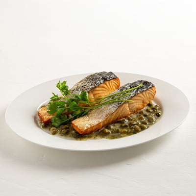 סלמון בתנור עם רוטב חמאה וצלפים