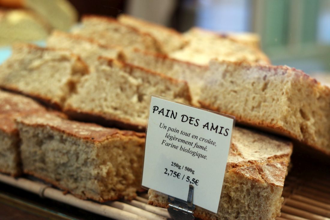 המפורסם ביותר מבין מוצריו של כריסטוף וסור, העומד בראשה, הוא "לחם החברים", Pain des Amis. צילום: שרון היינריך