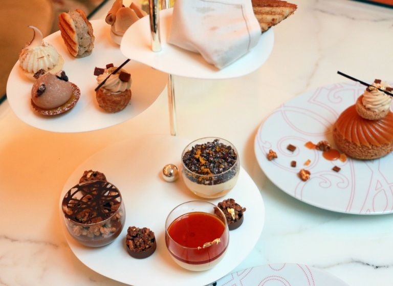 קינוחים של שף הפטיסרי המפורסם כריסטוף מישאלק, בגאלרי של פלאזה אתנה בפריז
