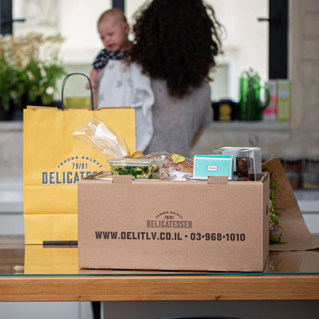 רגע לפני שאתם ממהרים לקנות לזוג המאושר עוד מתנה סטנדרטית, כדאי להכיר את החבילה ליולדת של הדליקטסן