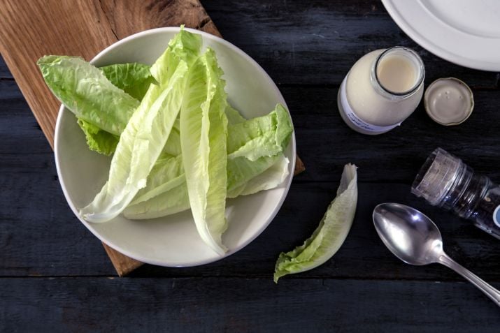 סלט חסה אייסברג עם ויניגרט שמפניה של הבראסרי