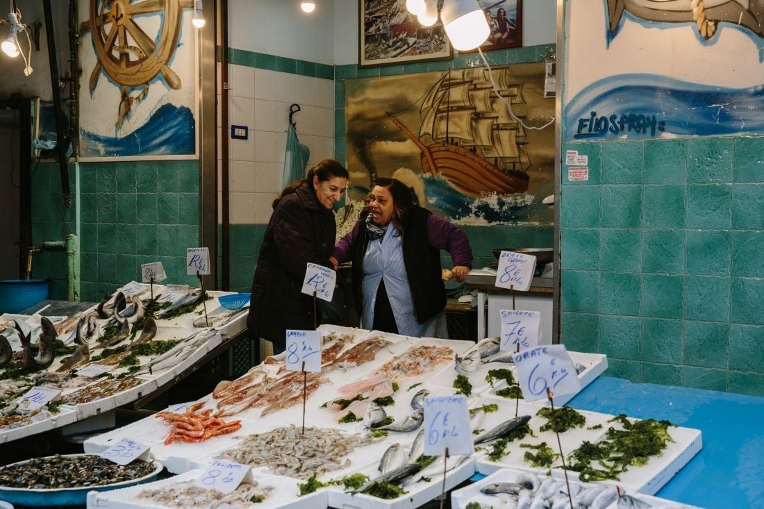 דוכן דגים בשוק בנאפולי 2